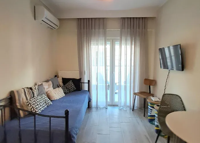 Cozy & Stylish Eastside Apt.