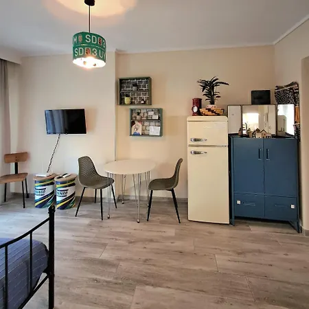 Cozy & Stylish Eastside Apt. * سالونيك