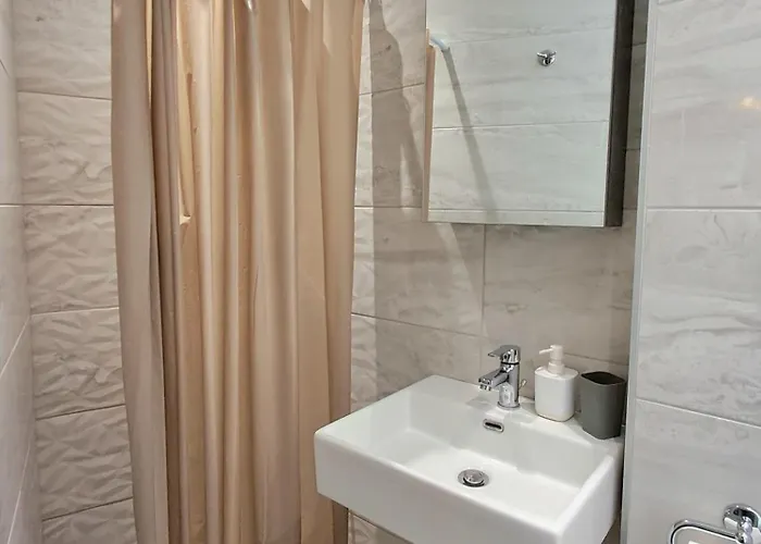 Daire Cozy & Stylish Eastside Apt. *