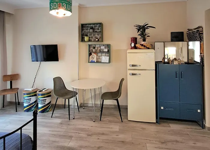 Cozy & Stylish Eastside Apt. * سالونيك