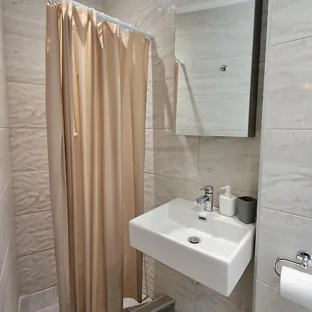 Daire Cozy & Stylish Eastside Apt. *