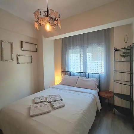 Cozy & Stylish Eastside Apt. Selanik